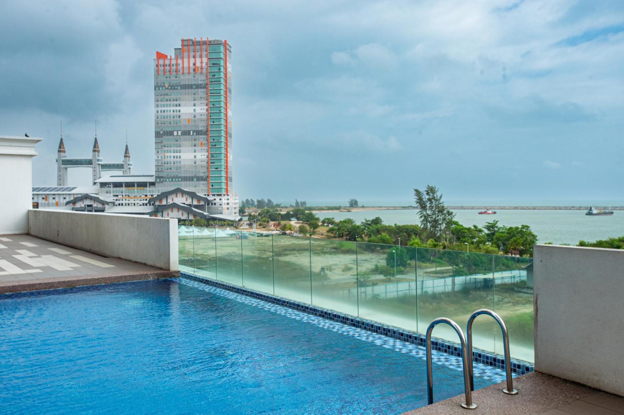 Infinity Sea View Pool Beach View 3Rooms 2Parkings Kuala Terengganu Kültér fotó